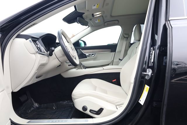 Used 2023 Volvo S90 B6 Plus image 11