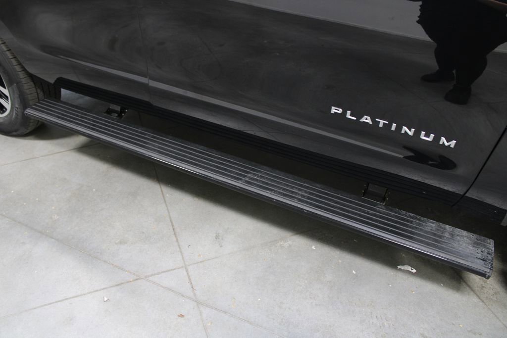 Used 2025 Ford Expedition Platinum image 12