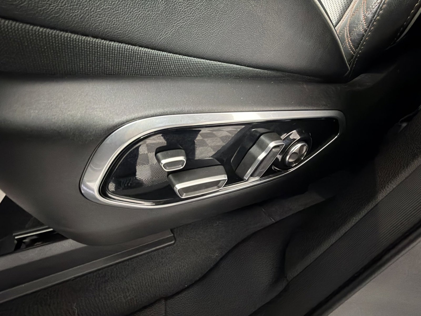 Used 2024 Jeep Grand Cherokee L Summit w/ Advanced Protech Group IV image 14