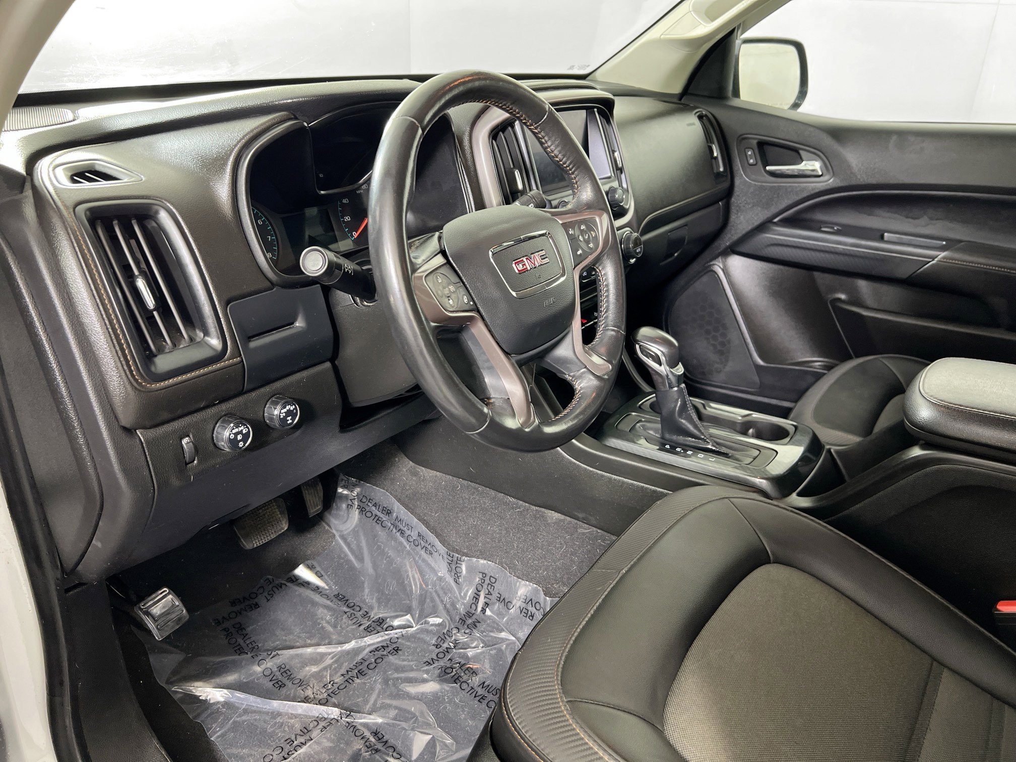 Used 2022 GMC Canyon AT4 image 9