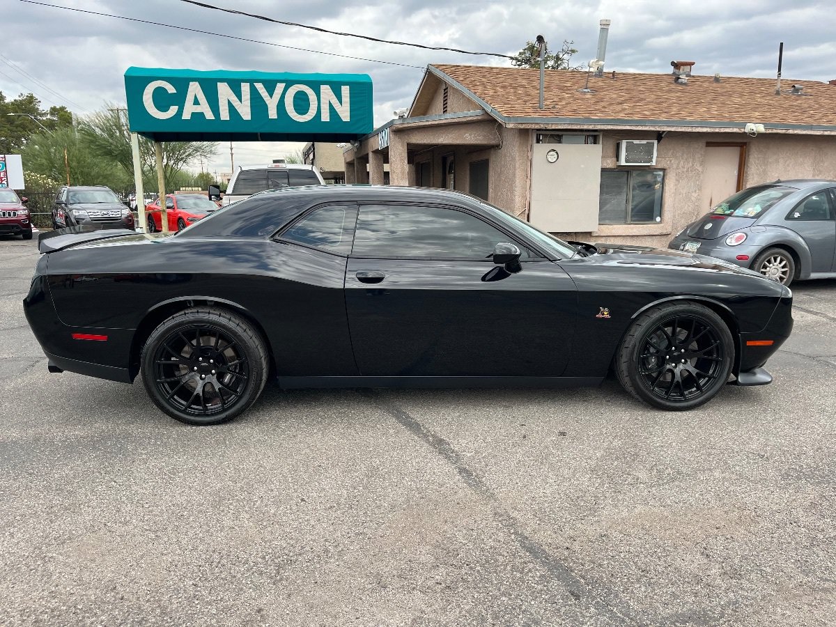 Used 2015 Dodge Challenger R/T Scat Pack w/ Leather Interior Group RWD image 3