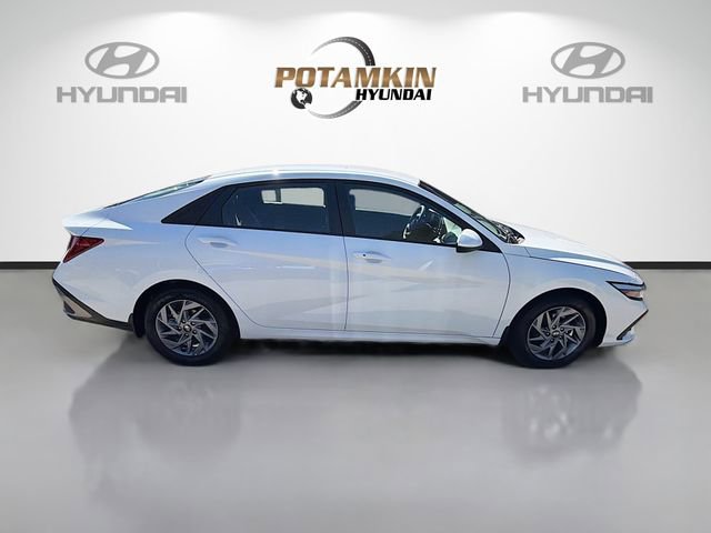 New 2026 Hyundai Elantra Blue image 4