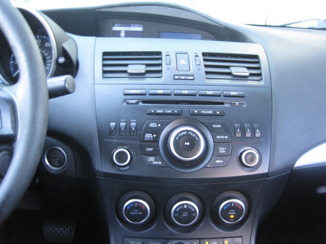 Used 2013 MAZDA MAZDA3 i Touring image 32