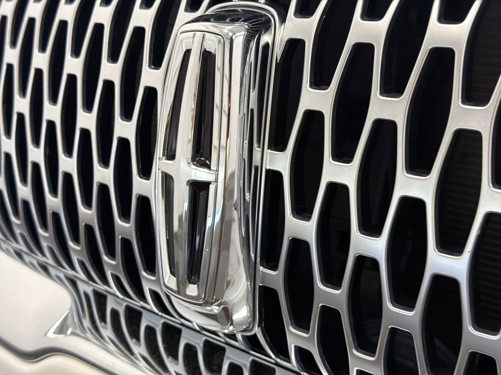 Used 2022 Lincoln Nautilus AWD image 13