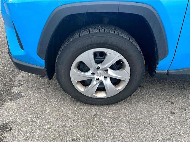 Used 2019 Toyota RAV4 LE w/ All Weather Liner Package AWD/4WD image 4