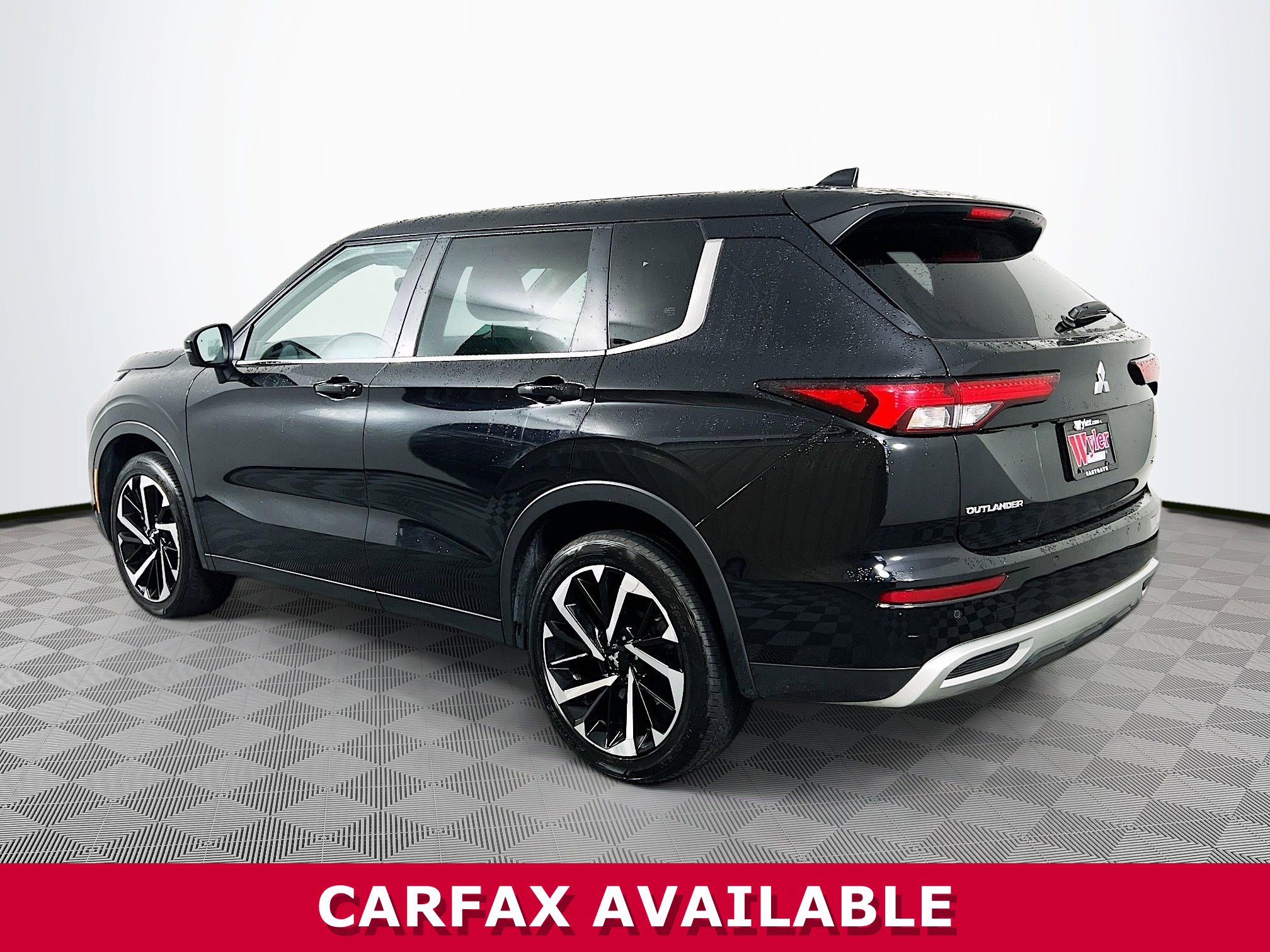 Used 2023 Mitsubishi Outlander SE image 29