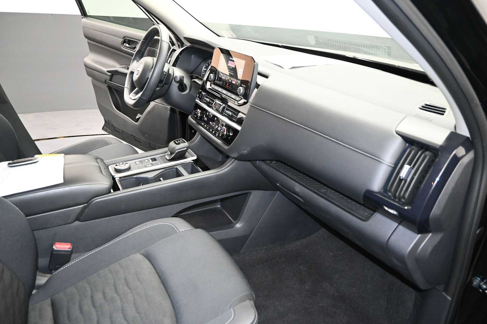 Used 2025 Nissan Pathfinder SV AWD/4WD image 26