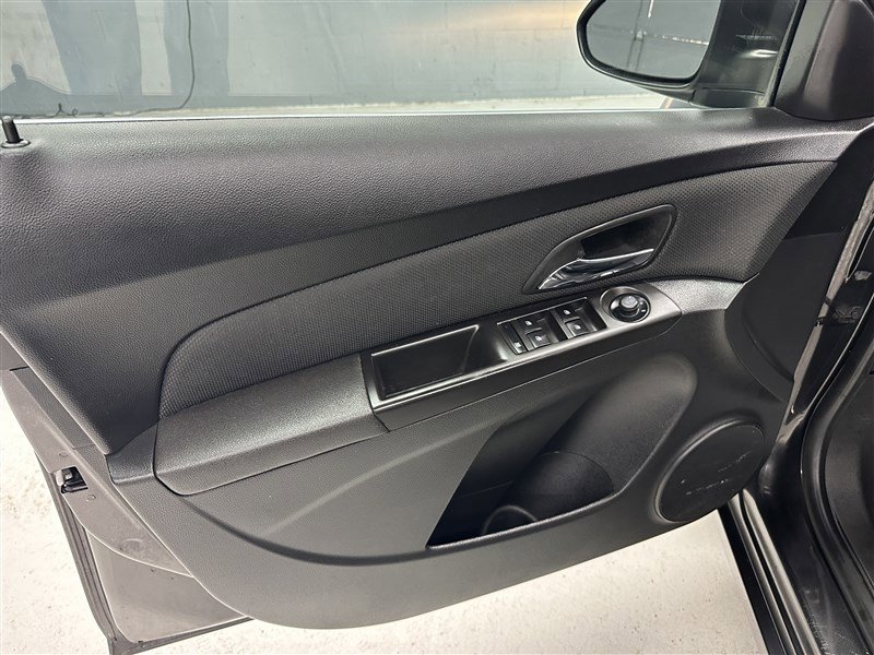 Used 2014 Chevrolet Cruze LT FWD image 18
