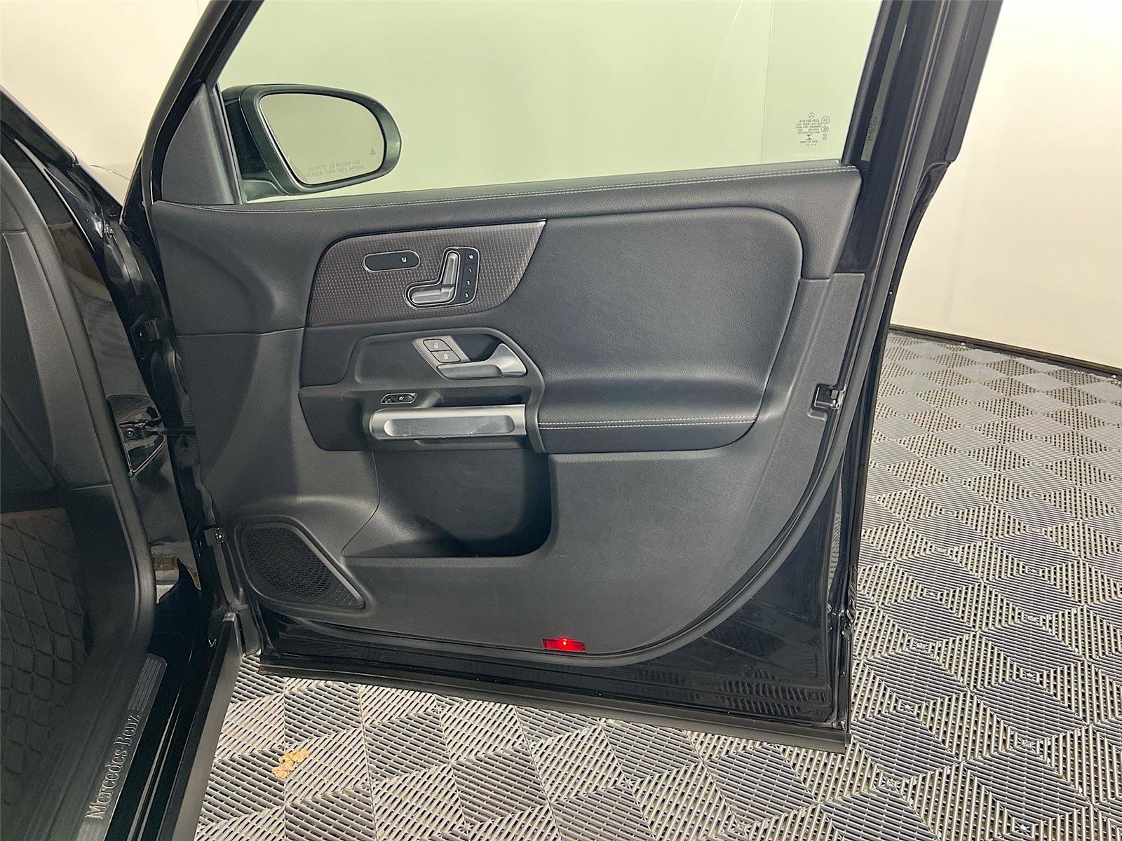 Used 2021 Mercedes-Benz GLB 250 GLB 250 image 27