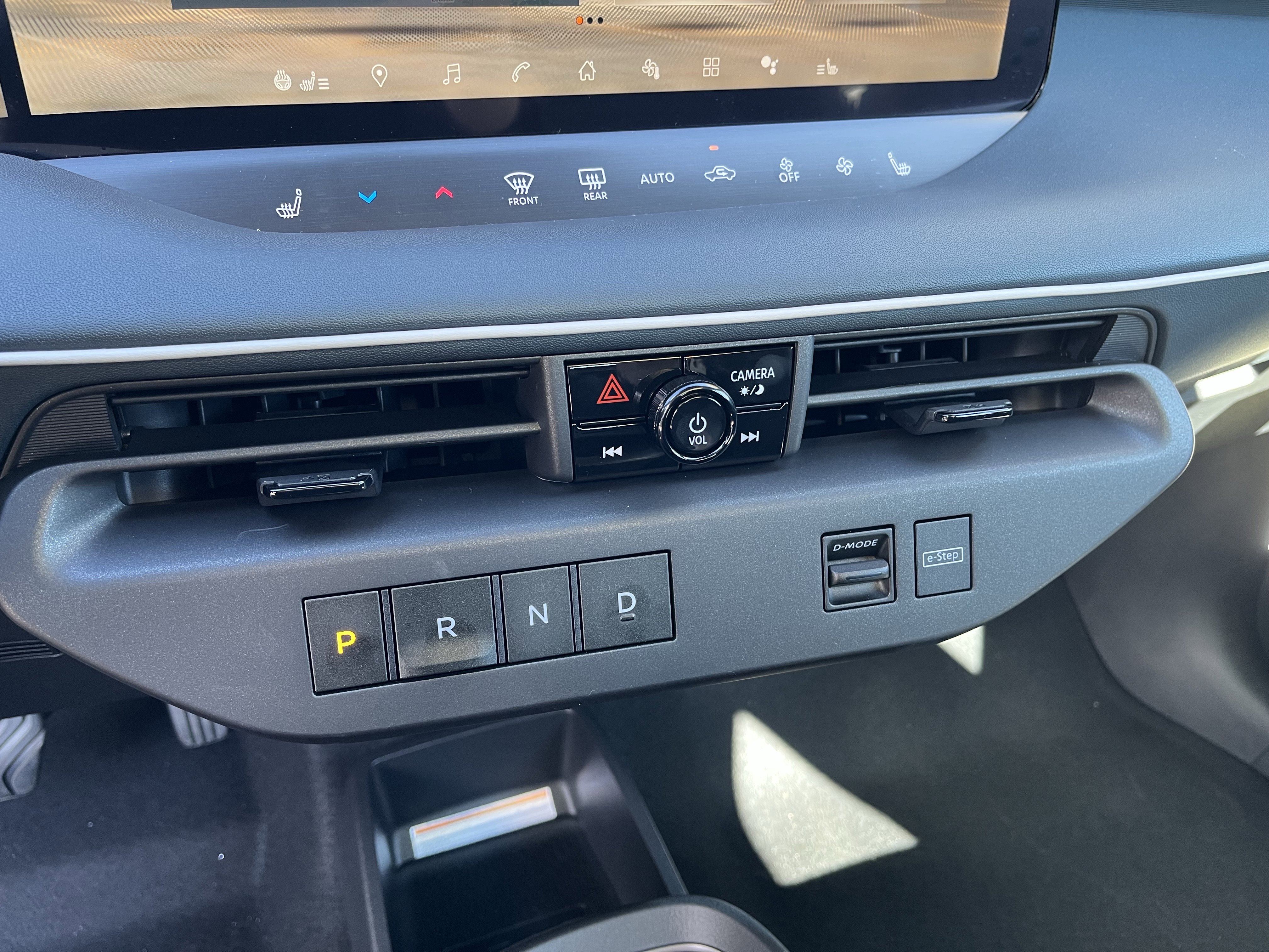 New 2026 Nissan Leaf Platinum+ w/ Cargo Package (Platinum+) image 21