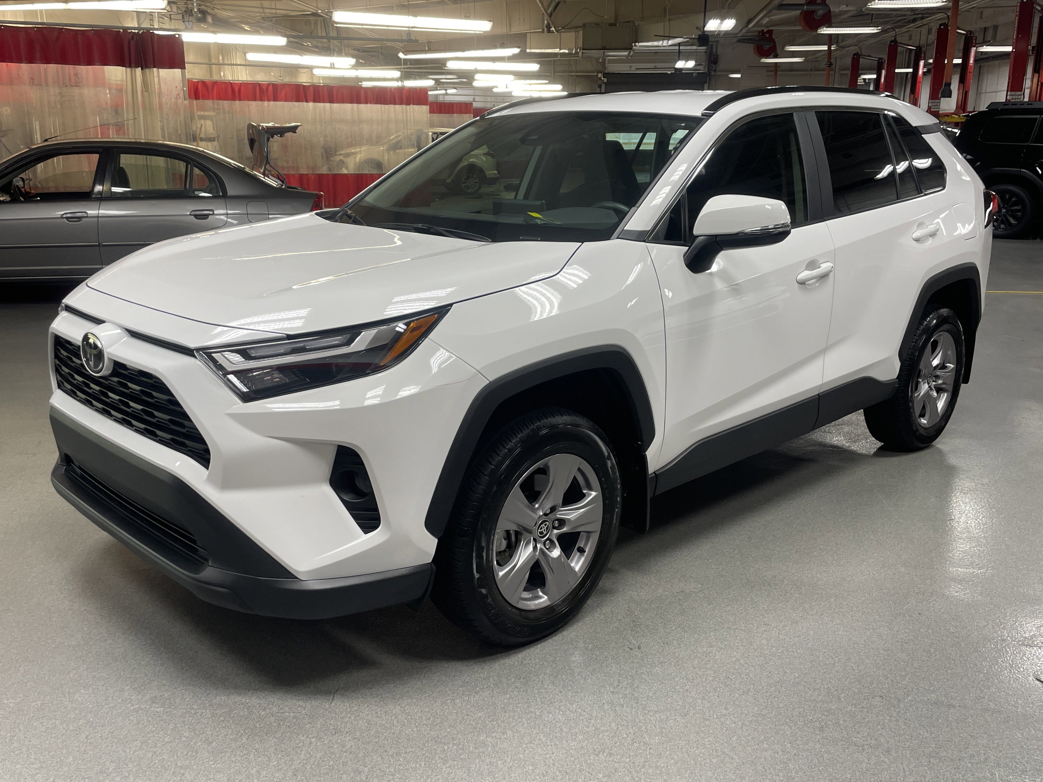 Used 2025 Toyota RAV4 XLE image 5
