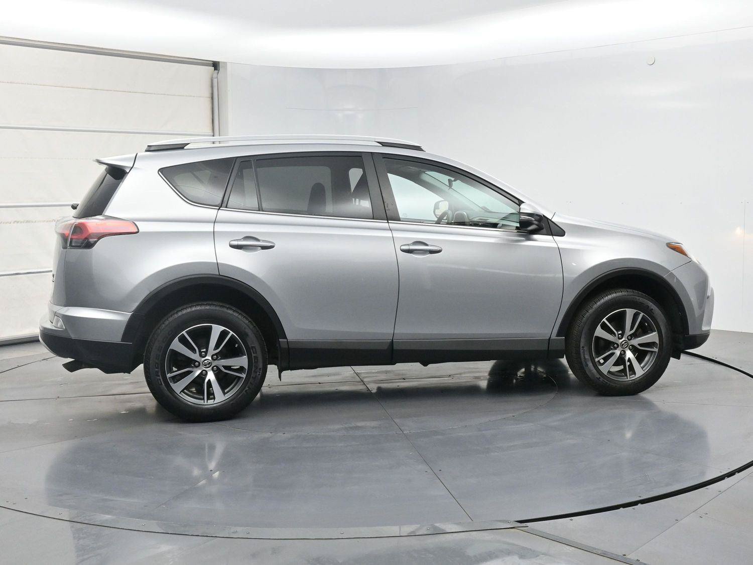 Used 2016 Toyota RAV4 XLE AWD/4WD image 25