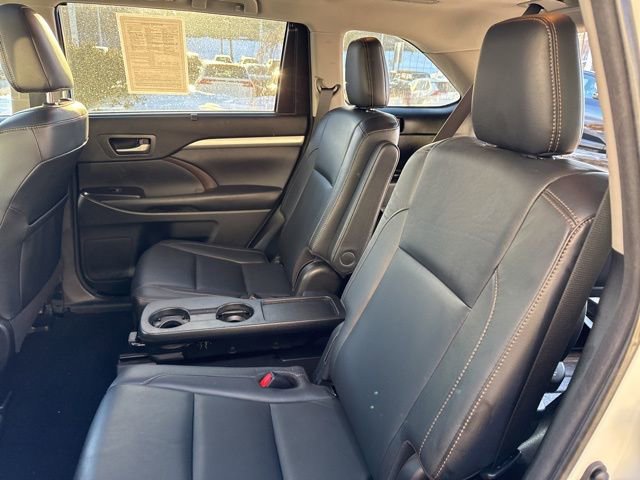 Used 2018 Toyota Highlander XLE image 29