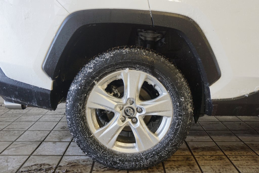 Used 2020 Toyota RAV4 XLE image 28