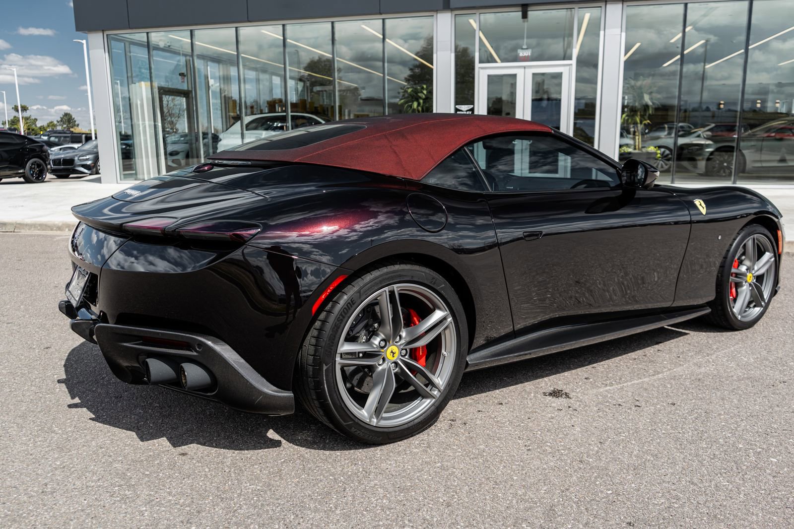 Used 2024 Ferrari Roma Spider RWD image 13