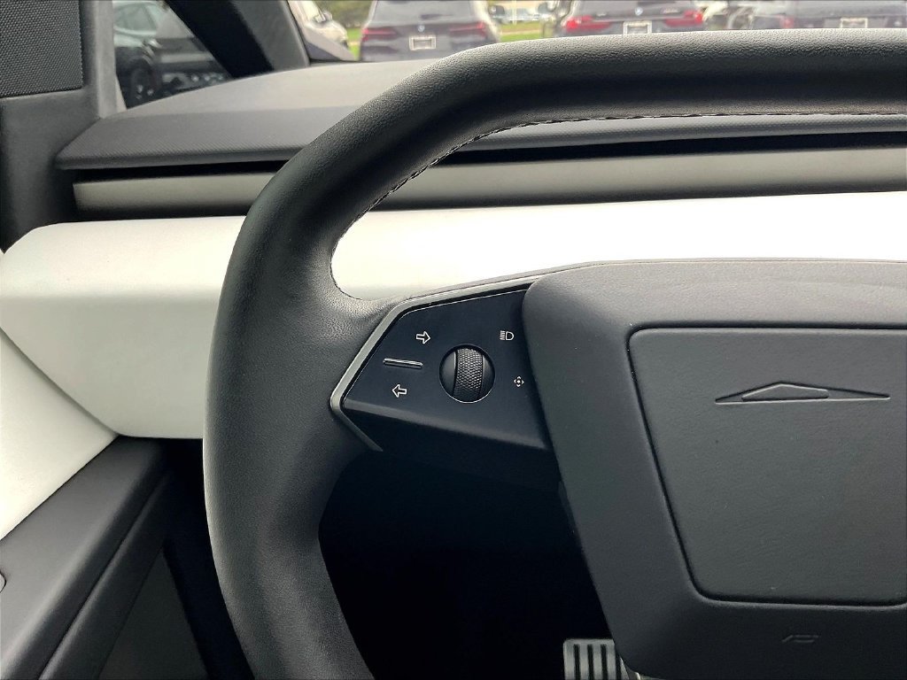 Used 2024 Tesla Cybertruck AWD Crew Cab image 12
