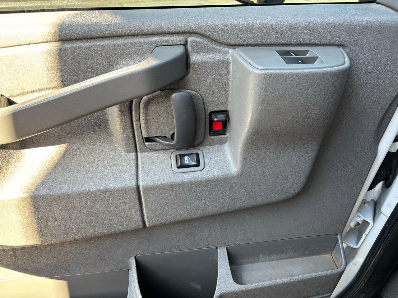 Used 2017 GMC Savana 3500 Extended image 14