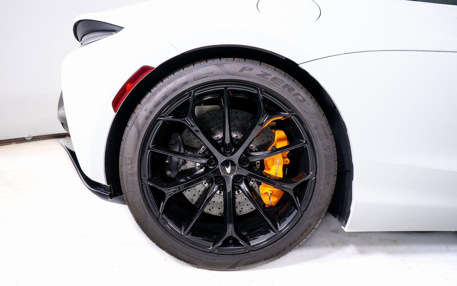 Used 2023 McLaren Artura image 15