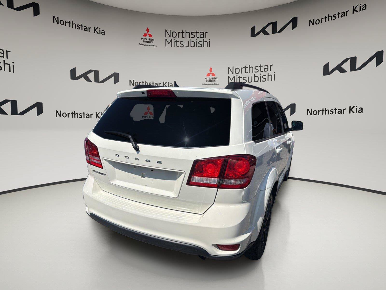 Used 2019 Dodge Journey SE w/ Blacktop Package FWD image 5