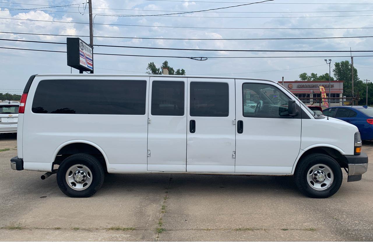 Used 2021 Chevrolet Express 3500 LS w/ Chrome Appearance Package RWD image 4