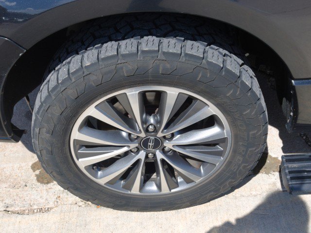 Used 2015 Lincoln Navigator 4WD image 11