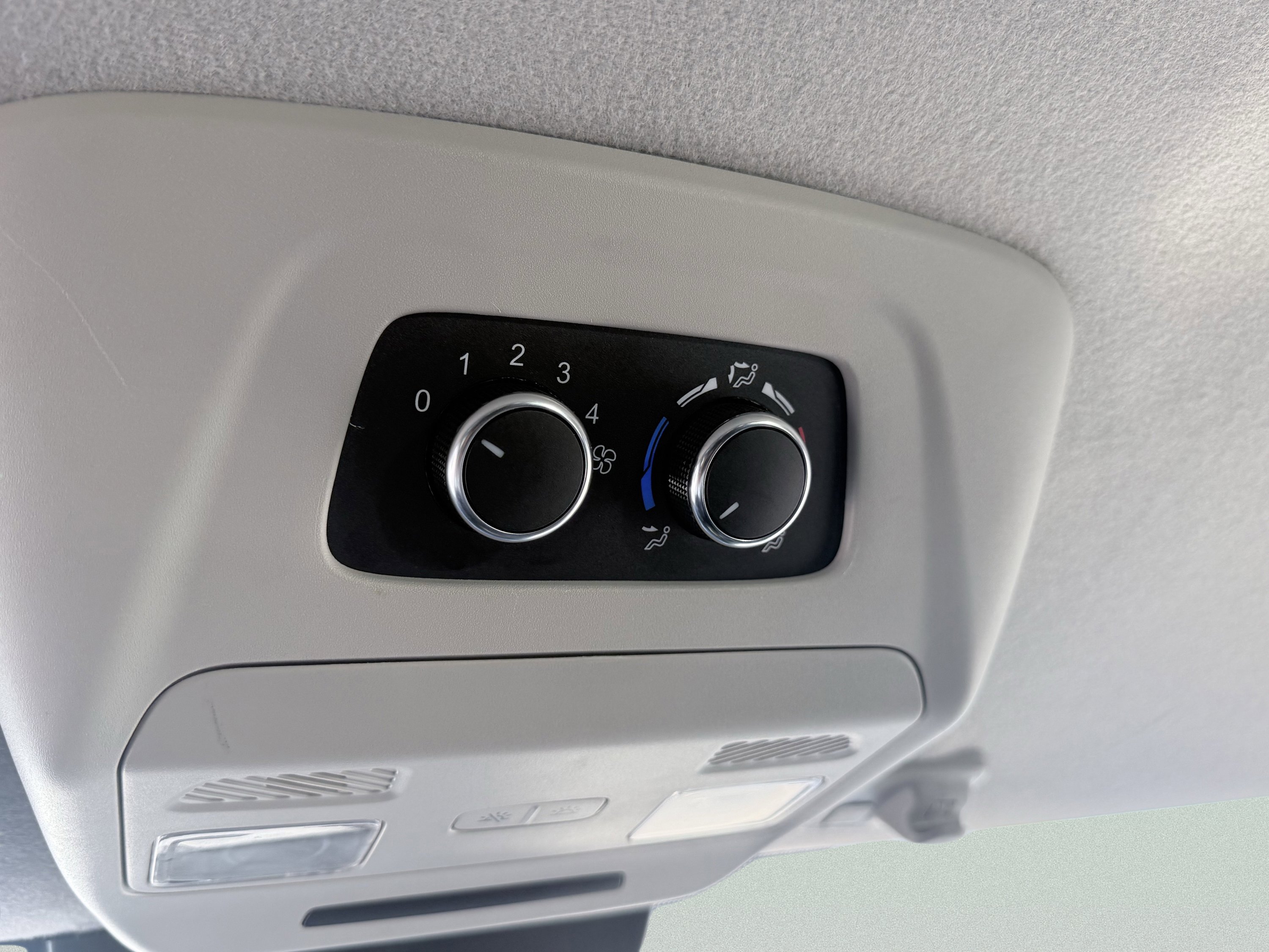 Used 2023 Ford Transit 350 XLT image 40