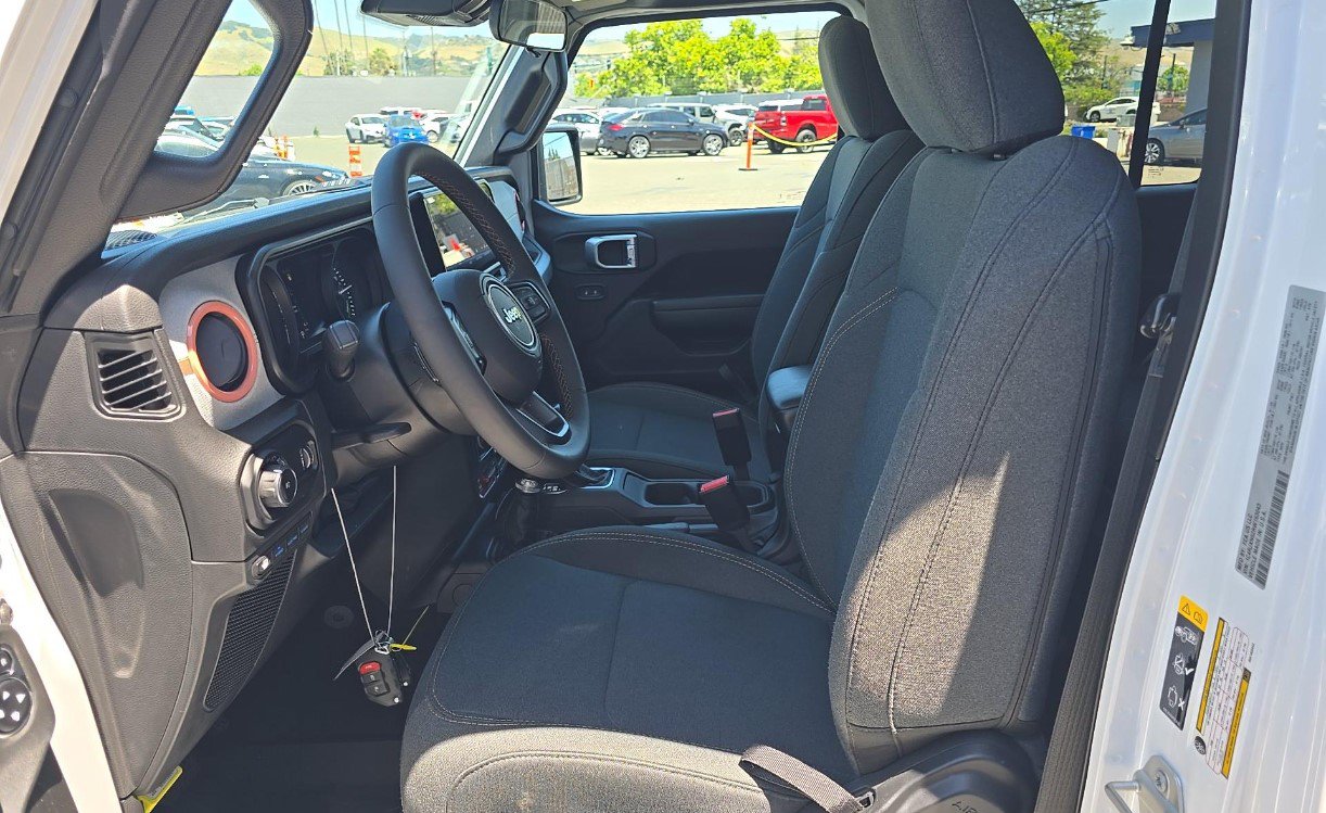 Used 2024 Jeep Wrangler Unlimited AWD/4WD image 7