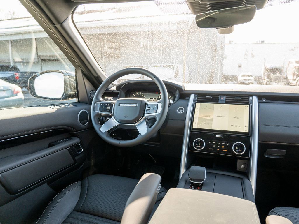 New 2025 Land Rover Discovery S image 16