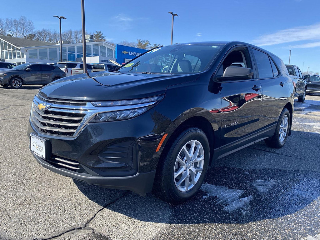 Used 2024 Chevrolet Equinox LS w/ LS Convenience Package AWD/4WD image 2