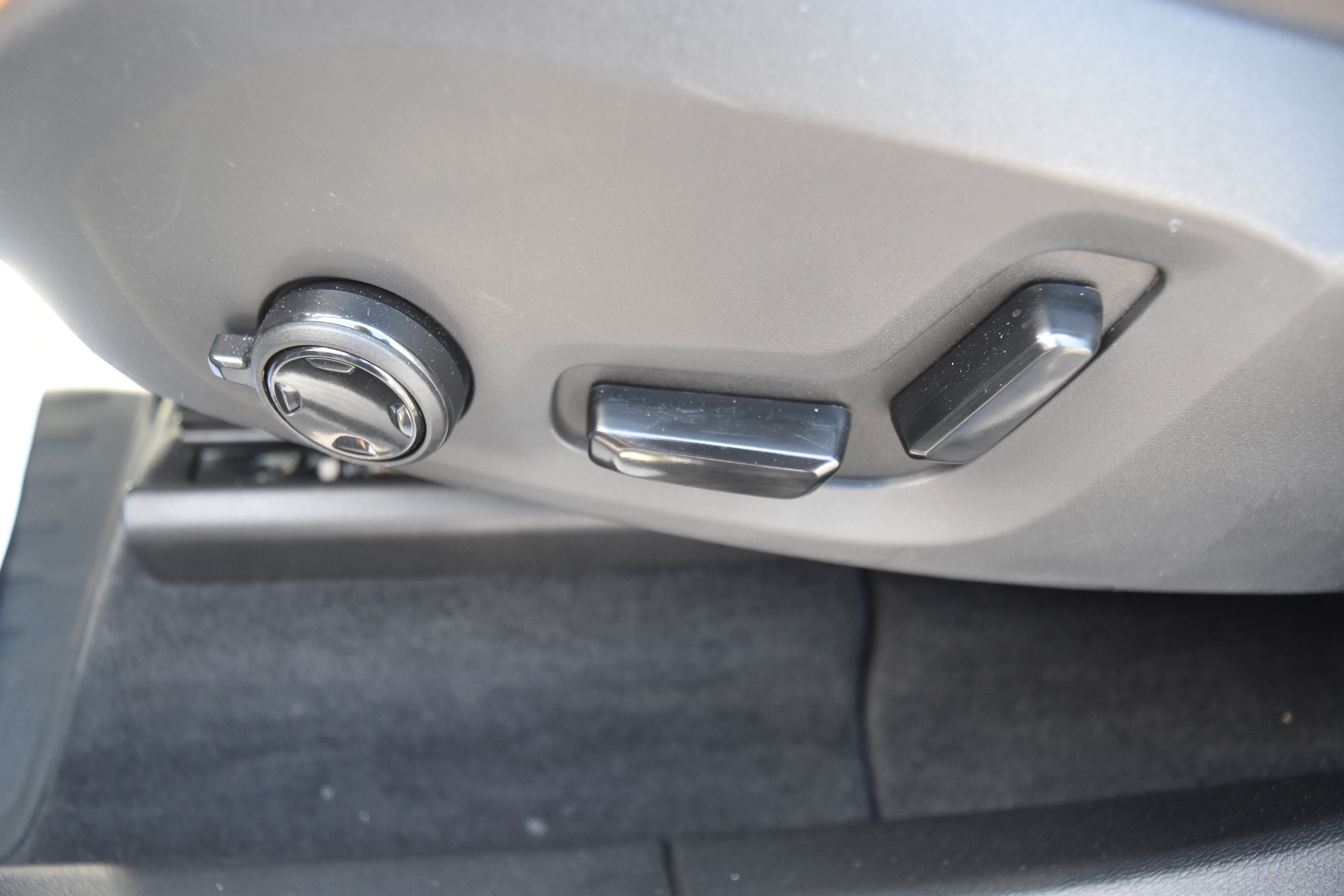 Used 2019 Volvo XC60 T6 Inscription w/ Protection Package Premier AWD/4WD image 15