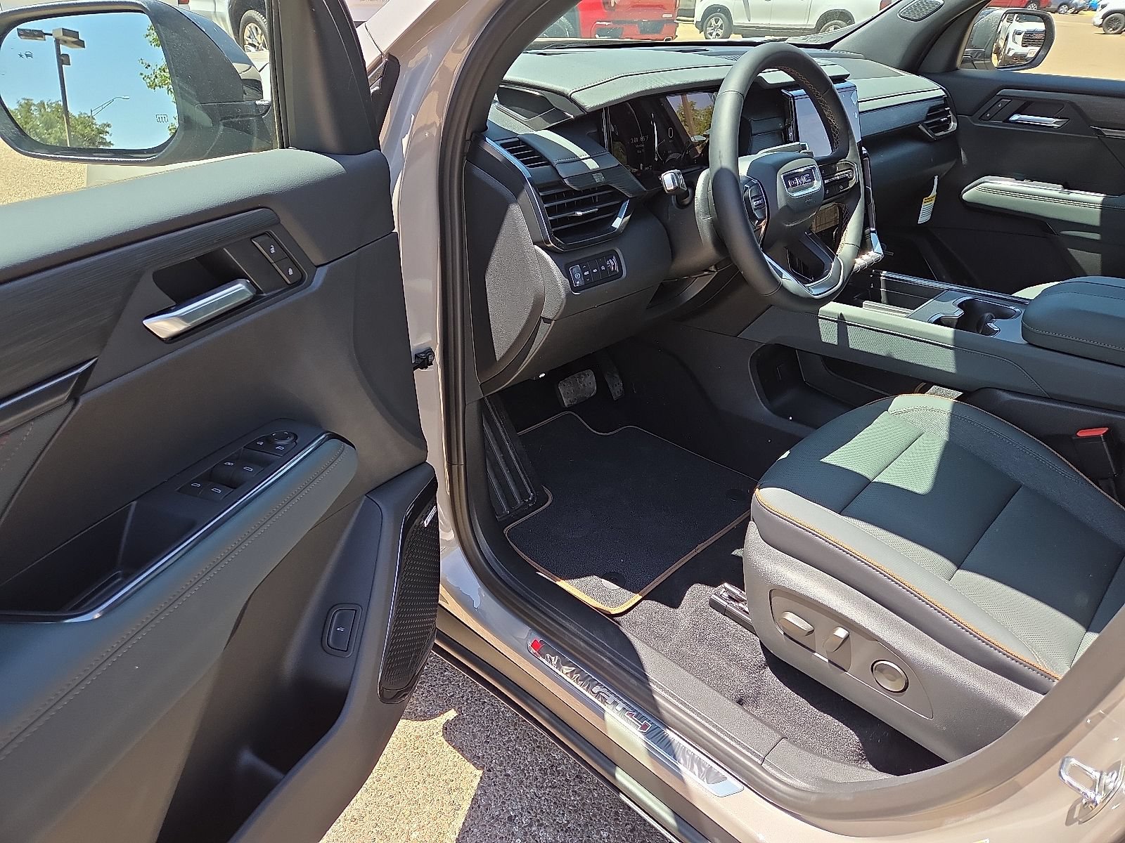 New 2026 GMC Acadia AT4 w/ Luxury Package AWD/4WD image 10