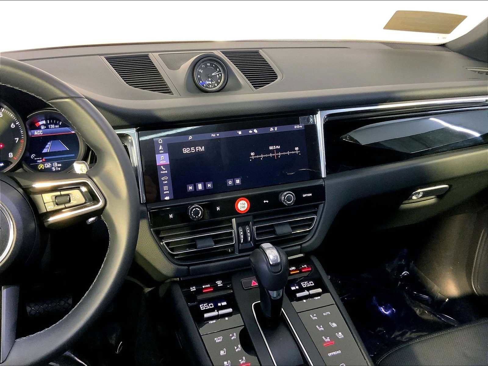 Certified 2025 Porsche Macan image 16