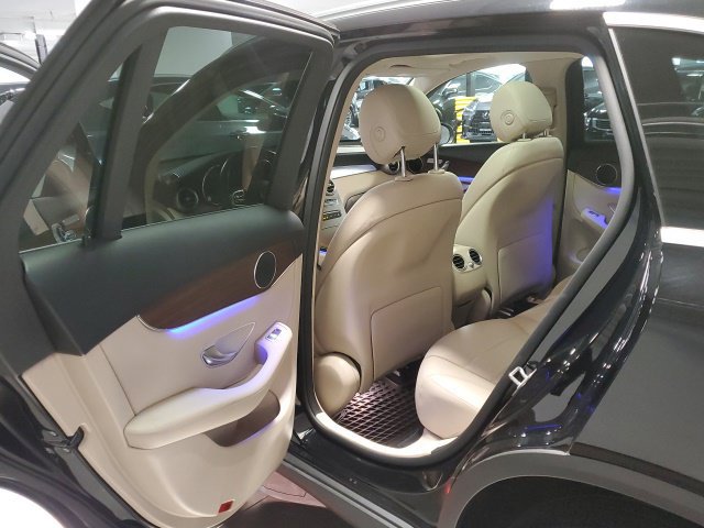 Used 2021 Mercedes-Benz GLC 300 4MATIC image 29