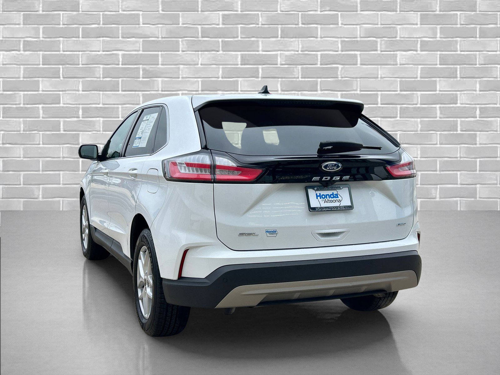 Used 2023 Ford Edge SEL image 3