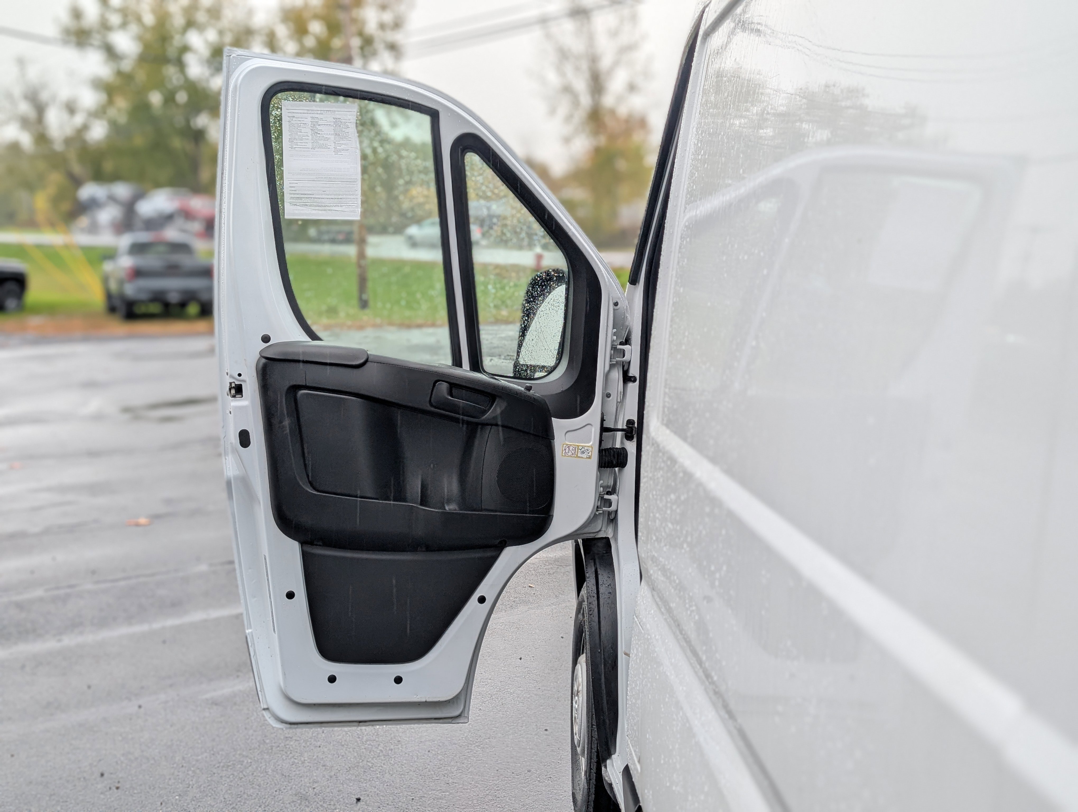 Used 2023 RAM ProMaster 2500 w/ Premium Appearance Group image 27