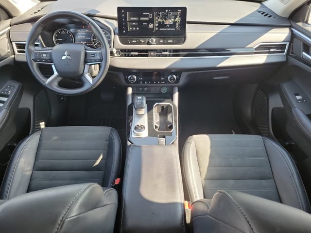 Used 2025 Mitsubishi Outlander SE FWD image 15