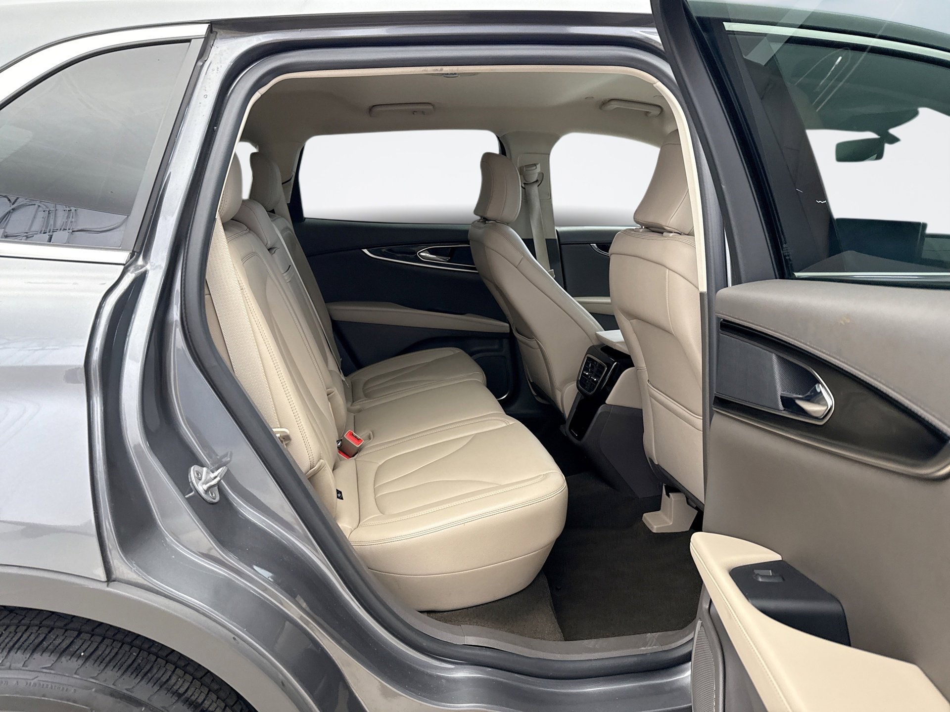 Used 2022 Lincoln Nautilus AWD w/ Premium Package image 17
