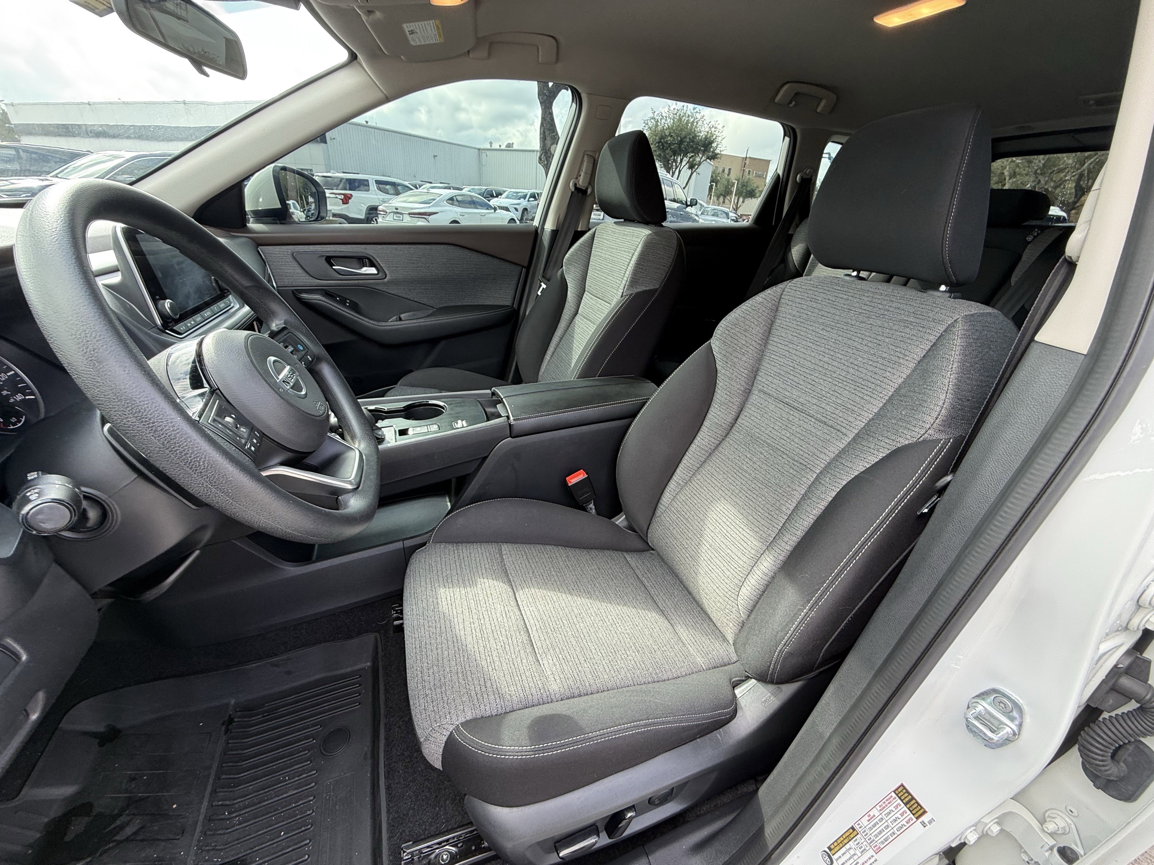 Used 2021 Nissan Rogue SV image 27