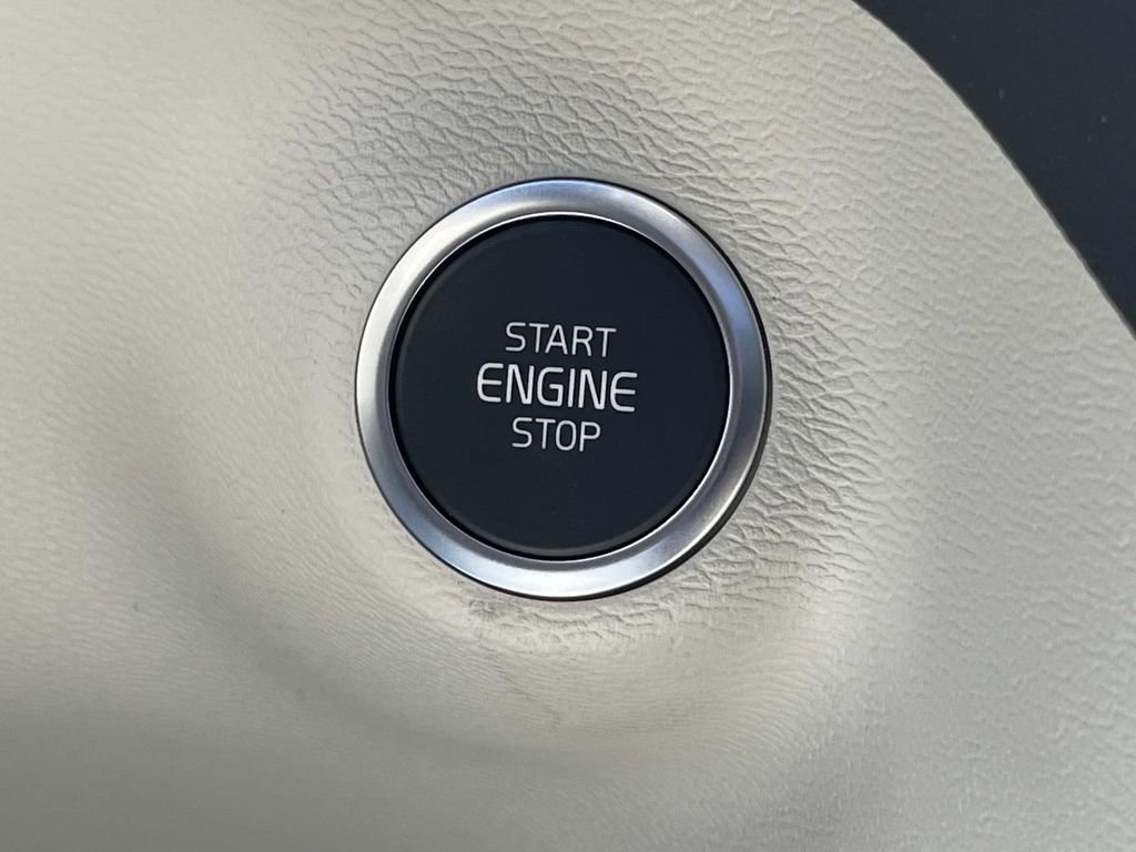 New 2026 Volvo XC40 B5 Plus w/ Protection Package Premier image 29