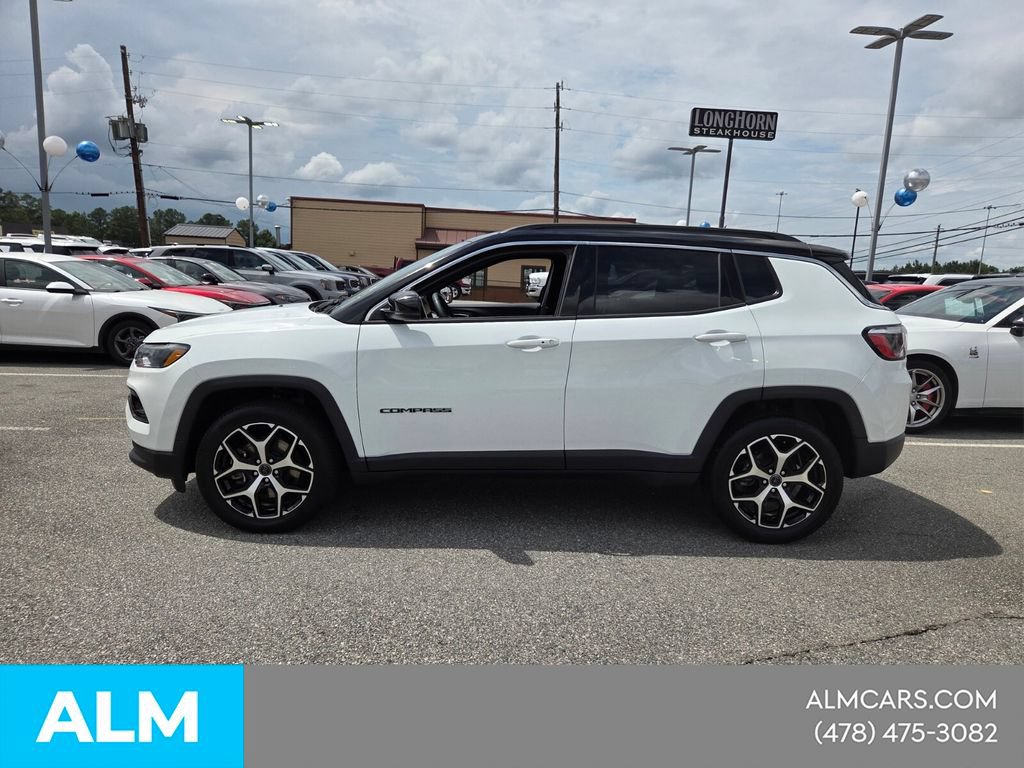 Used 2025 Jeep Compass Limited AWD/4WD image 4