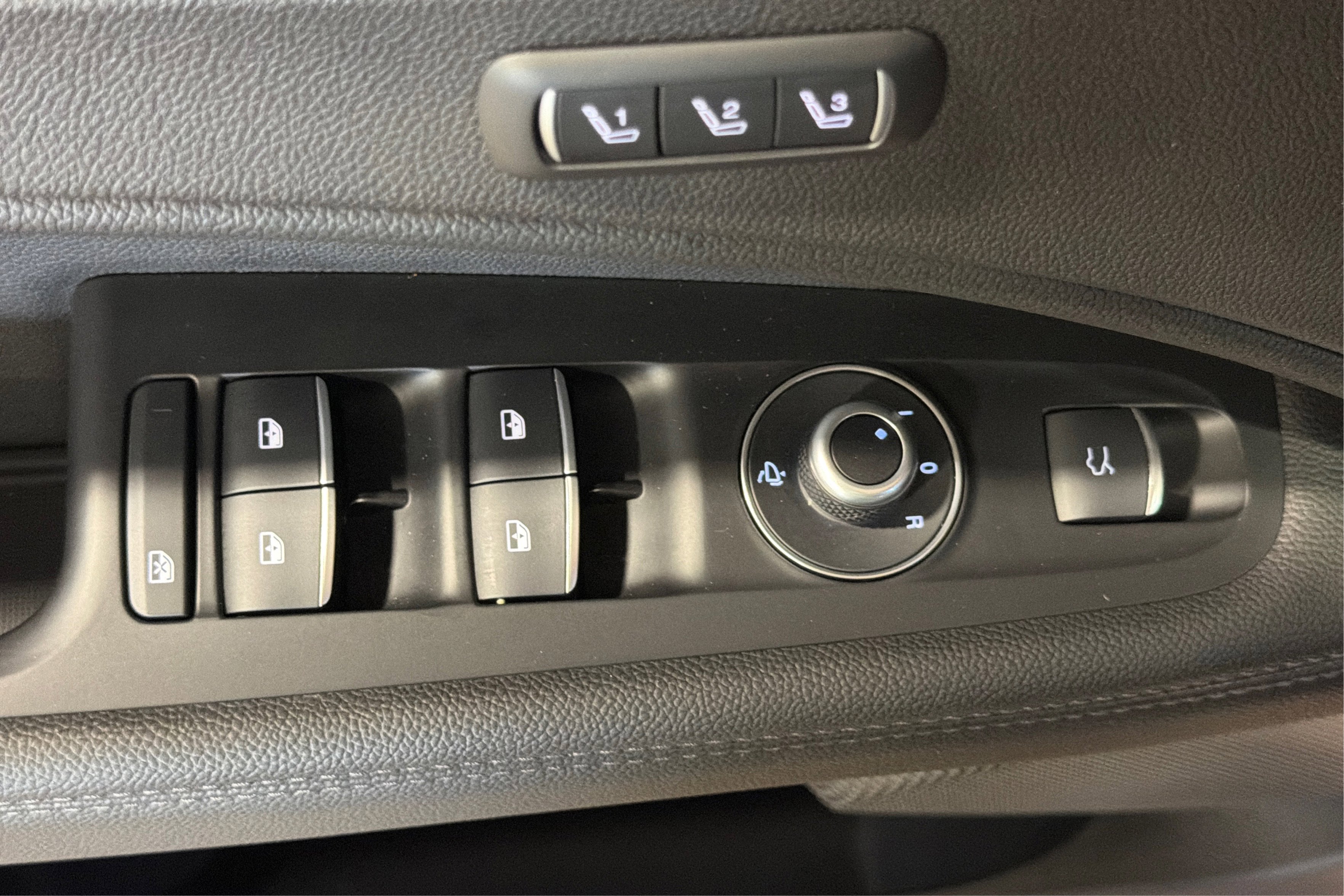 Used 2025 Alfa Romeo Stelvio Sprint w/ Veloce Package image 16