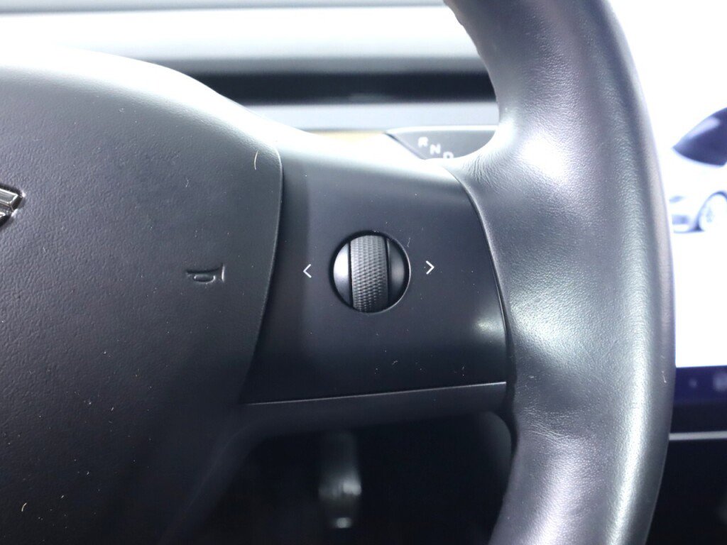 Used 2018 Tesla Model 3 Long Range RWD image 12