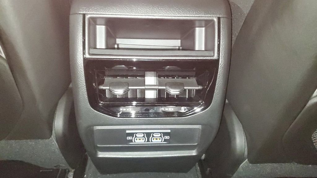 Used 2025 Jeep Grand Cherokee Laredo X image 13