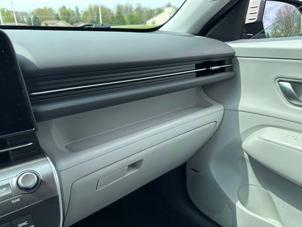Used 2024 Hyundai Kona Limited AWD/4WD image 30