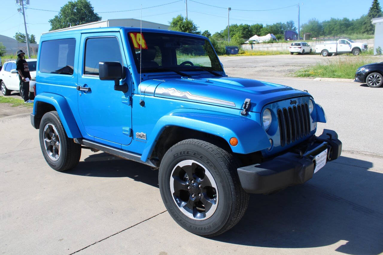 Used 2014 Jeep Wrangler Sahara AWD/4WD image 4