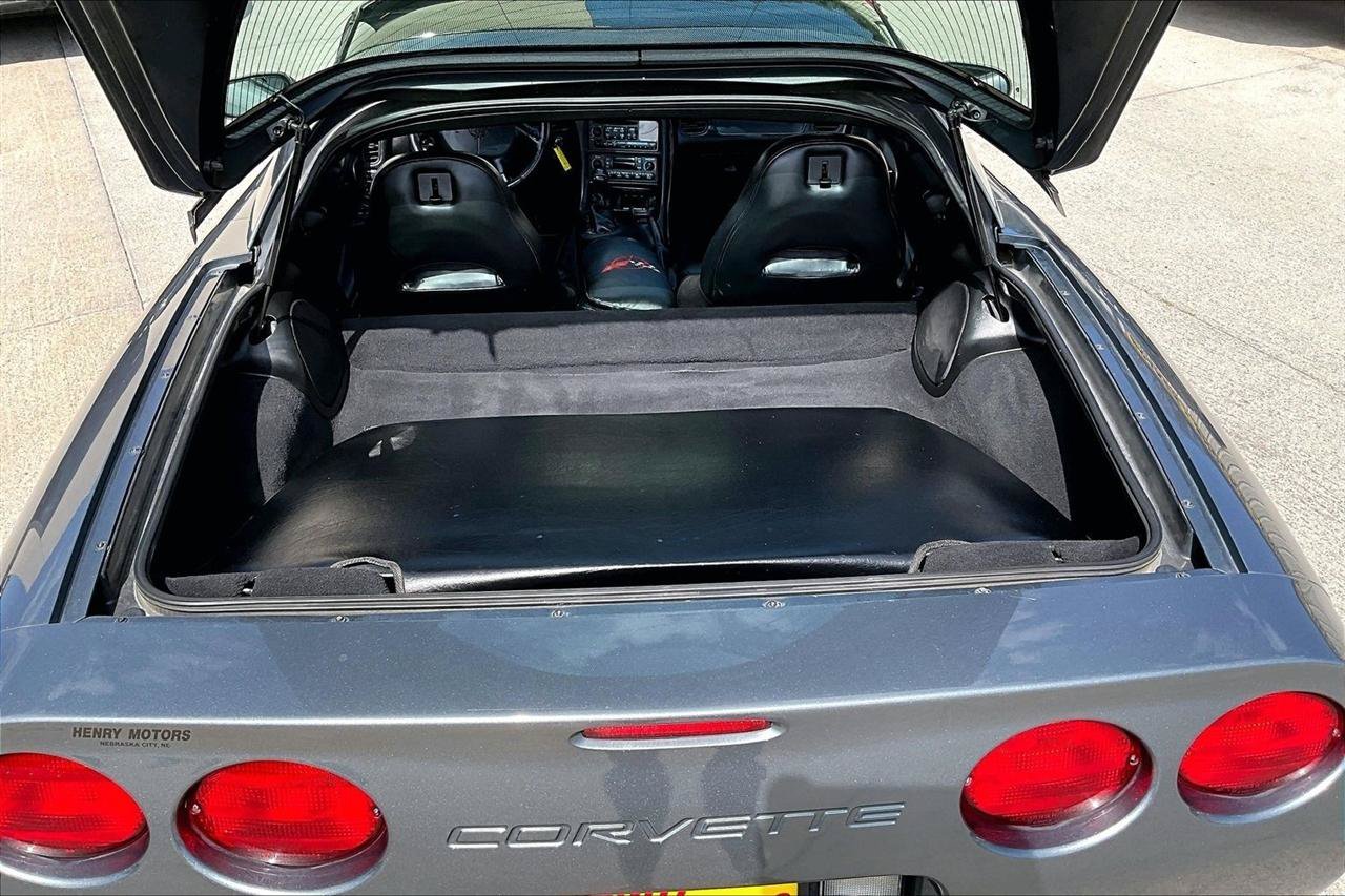 Used 2004 Chevrolet Corvette Coupe w/ Roof Package RWD image 22