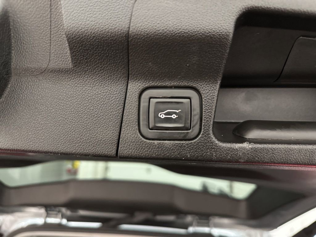 Used 2023 GMC Acadia SLT image 39