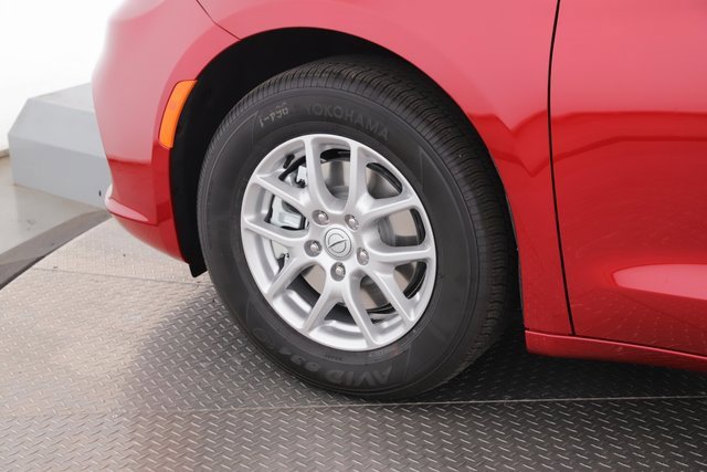 New 2026 Chrysler Pacifica Select image 13