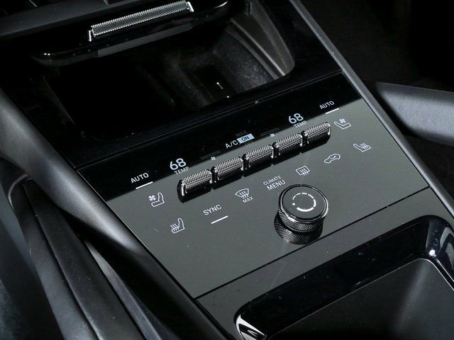 Certified 2024 Porsche Cayenne AWD image 18