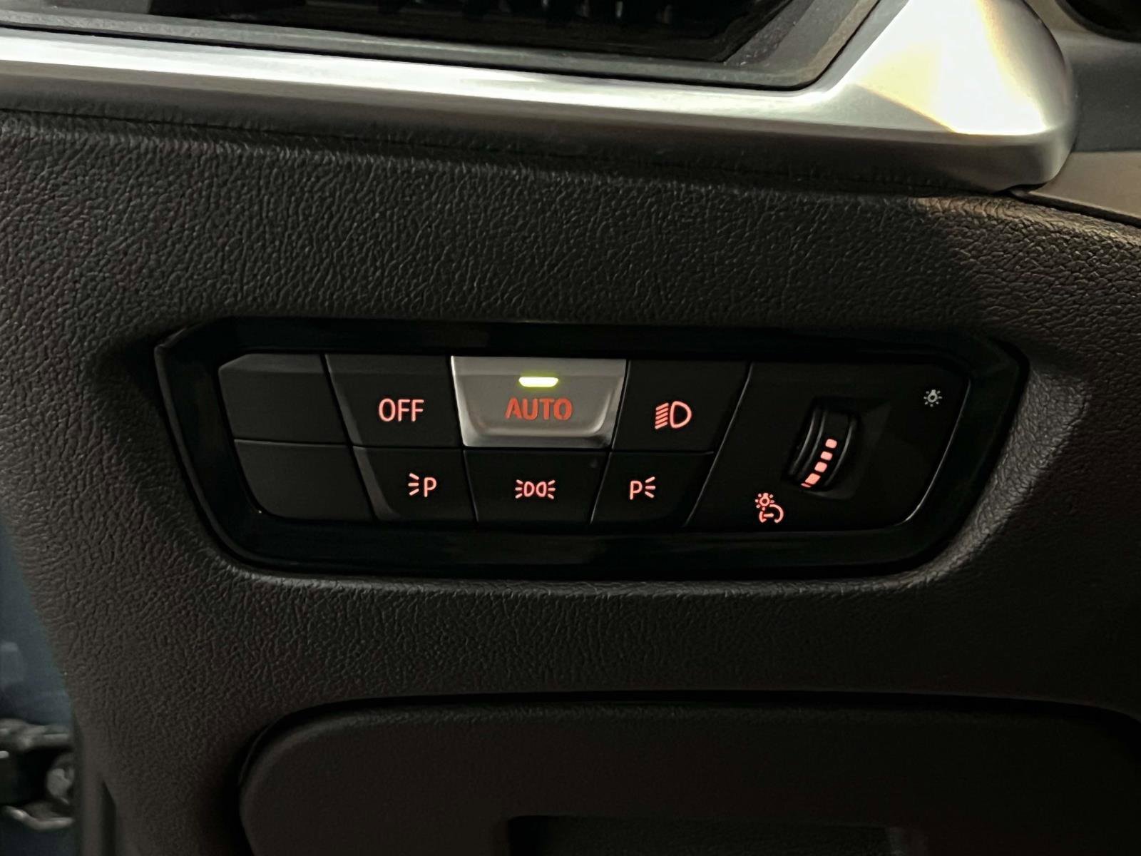 Used 2019 BMW 330i xDrive Sedan w/ Premium Package image 19